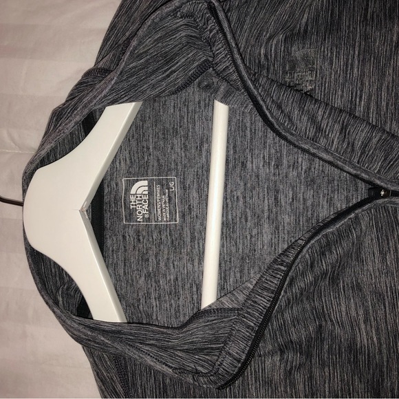 North Face women shirt , grey color size L - Picture 2 of 4